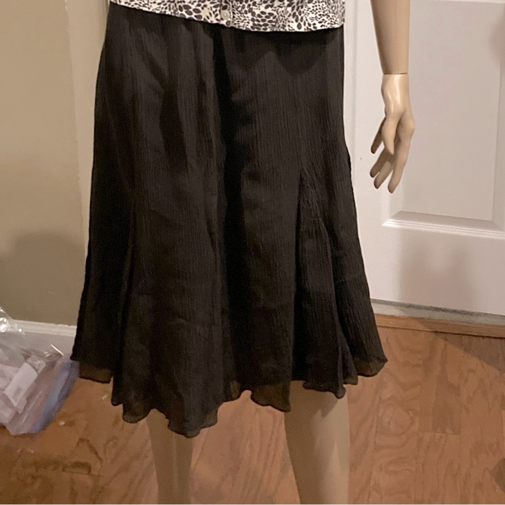 Ann Taylor chocolate brown silk/linen blend A-line silhouette skirt
Size 6